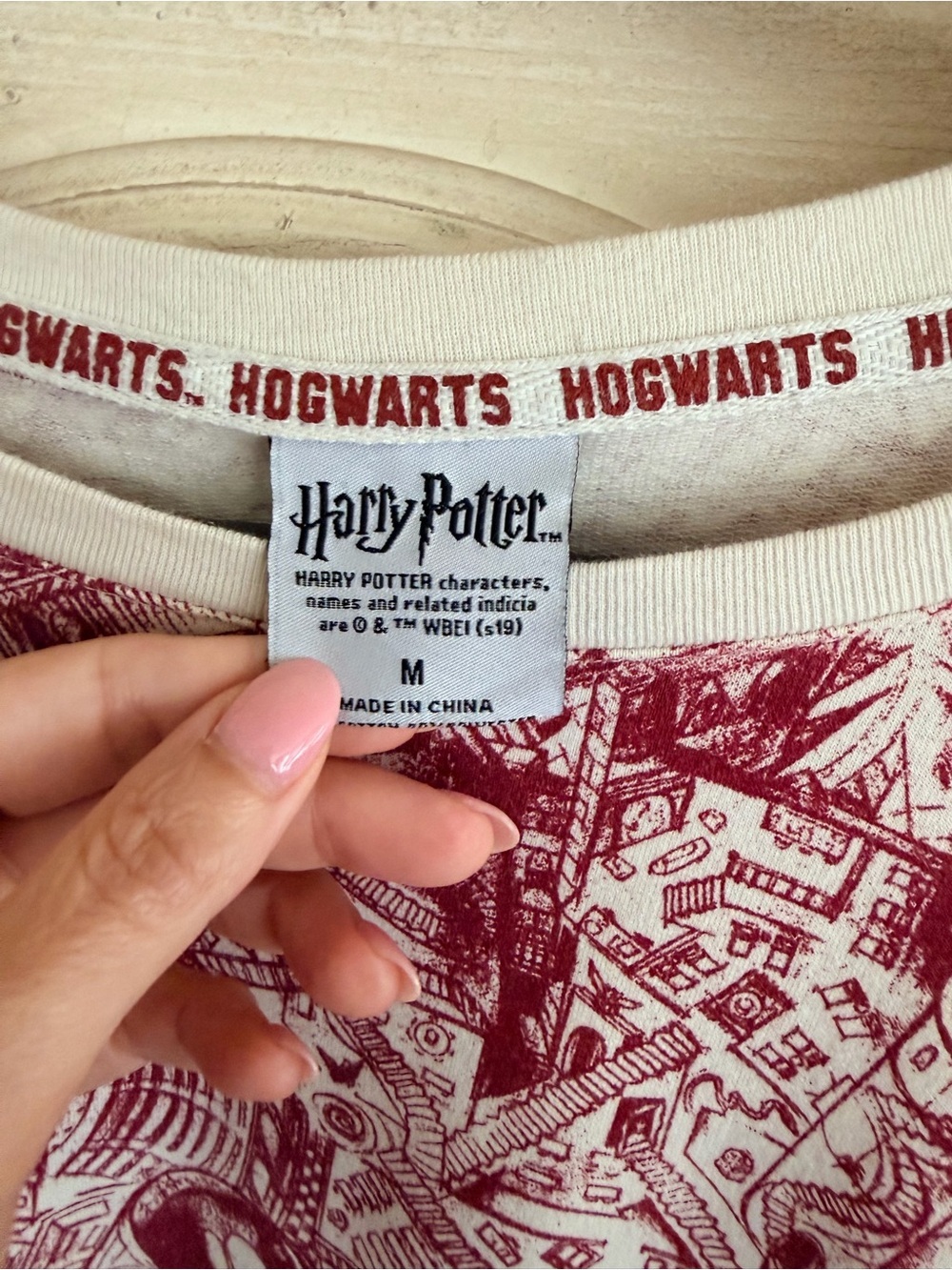 Harry Potter Warner Bros Red/White Long-Sleeve Top Hogwarts Graphic Print Size M - Picture 5 of 6
